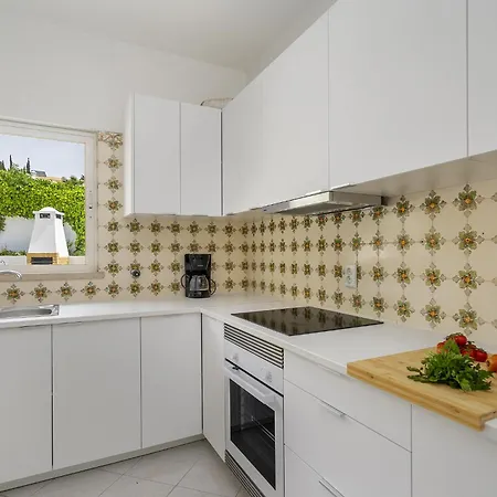 Sitambo- Pool & Sea View